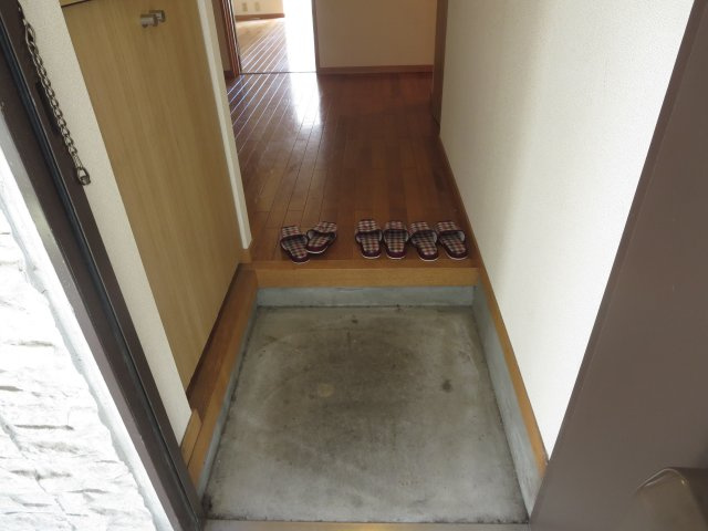 クリスタル和幸の玄関