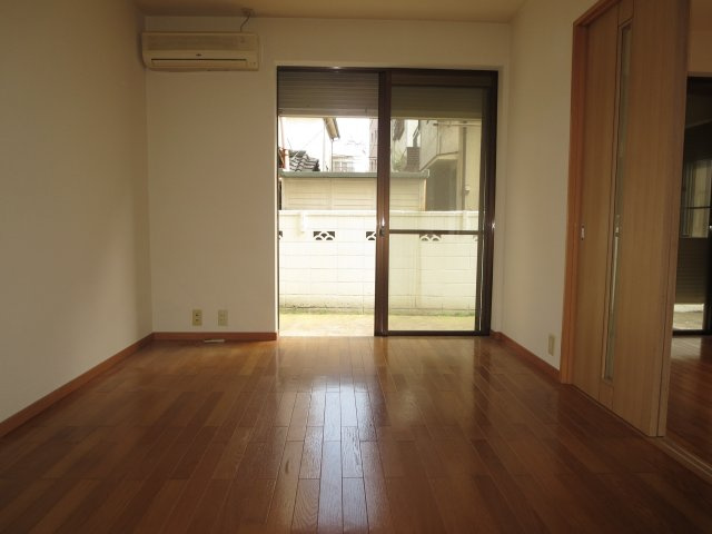 クリスタル和幸の内装