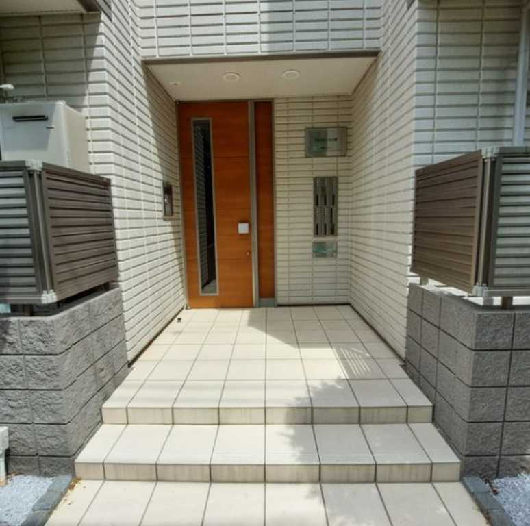 パルクレール上町　角部屋　オートロック　駅近のエントランス