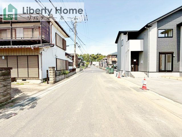 土浦市木田余1期　新築戸建　1号棟の前面道路含む現地写真