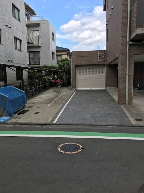 サンクチュアリの駐車場