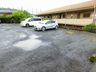 【駐車場】 | シェルブルー千代ヶ丘 | いつでも目の届く敷地内に駐車場があります♪お車をお持ちの方におすすめです！