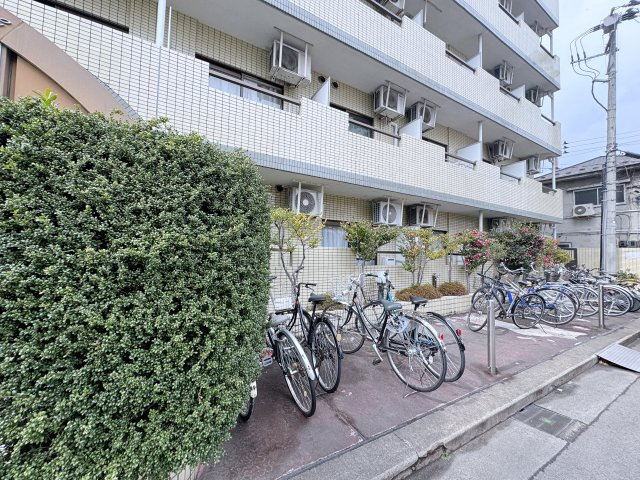 想定年間賃料22.5万　想定利回り11.28％　SRC・RC造の駐輪場