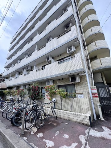 想定年間賃料22.5万　想定利回り11.28％　SRC・RC造の外観