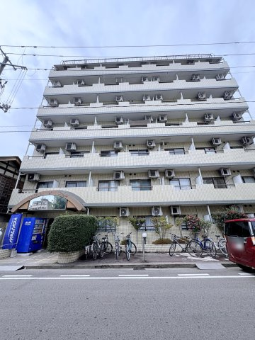 想定年間賃料22.5万　想定利回り11.28％　SRC・RC造の外観