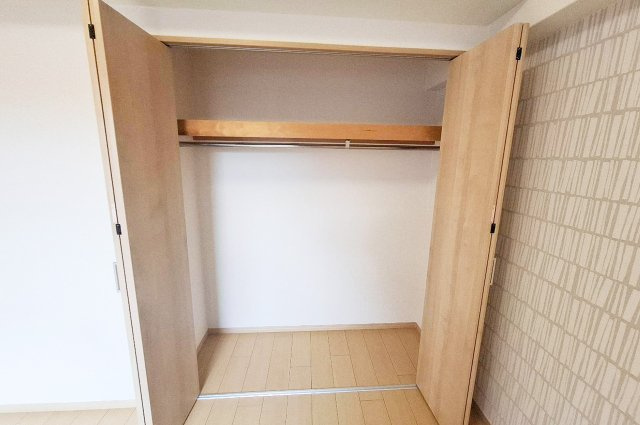 エスリード藤井寺の収納|洋室1のクローゼット