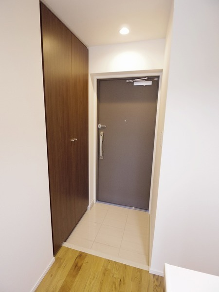 COZY山下通の玄関