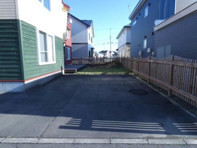 鶴野東４－１６－６貸家の駐車場