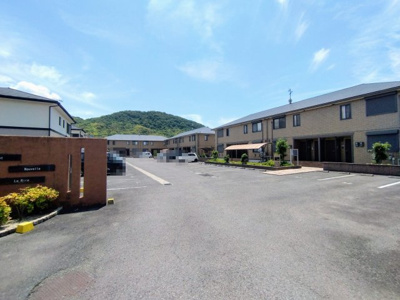 【駐車場】 | ルリール学園南館