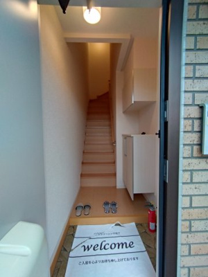 【玄関】 | ルリール学園南館