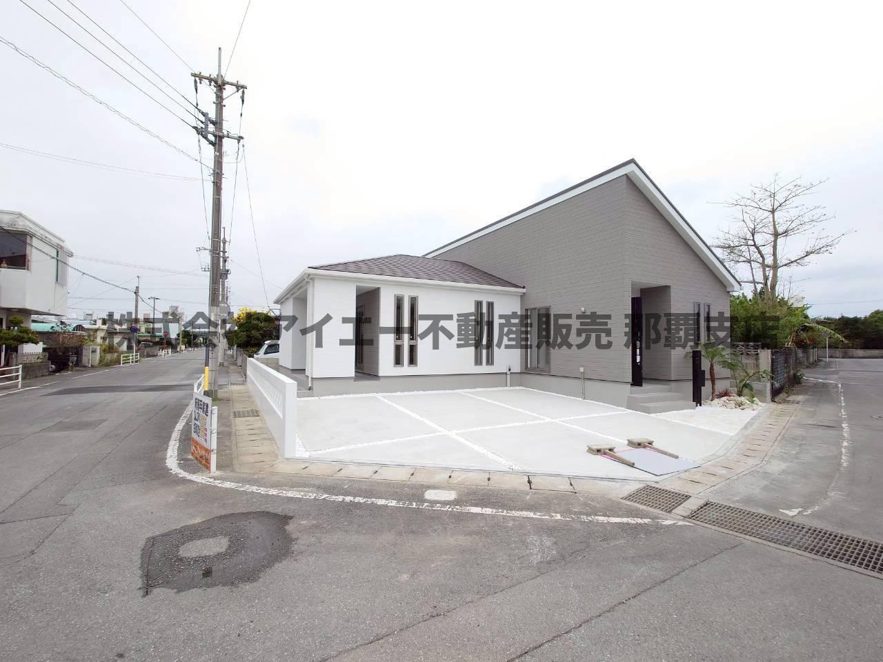 ★★平屋☆うるま市石川赤崎１号棟（全１棟）の前面道路含む現地写真