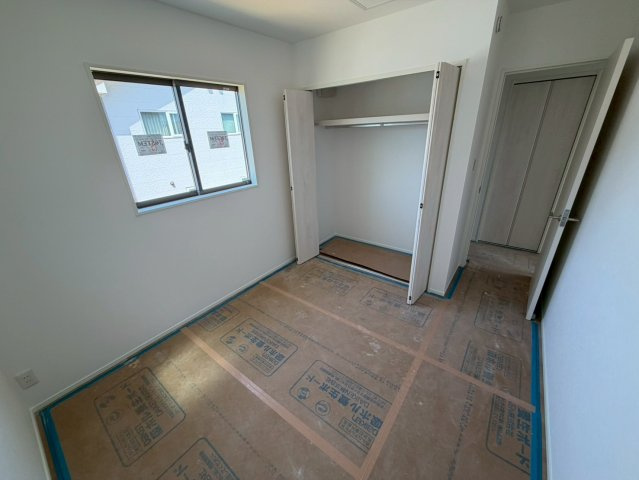 坂出市　白金町⑨　太陽光つきオール電化住宅の洋室|同じ建築メーカーの仕様となります。実物とは異なることがございます。