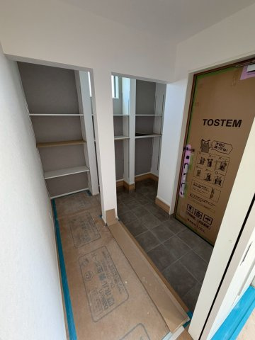 坂出市　白金町⑨　太陽光つきオール電化住宅の前面道路含む現地写真