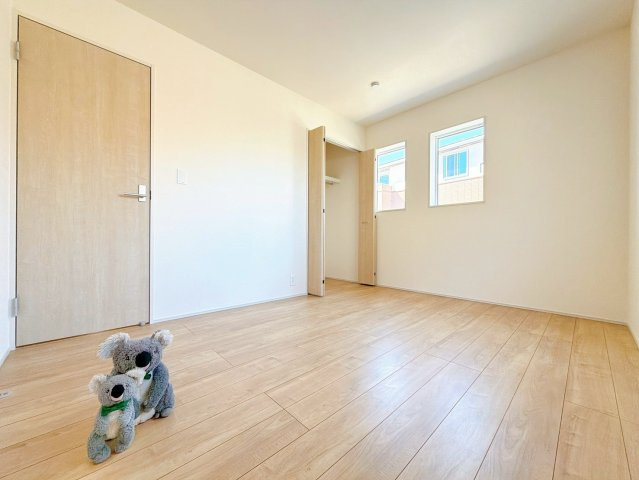 【洋室】 | 前橋市下新田　平屋　新築住宅 | さまざまにカスタマイズしていただけるシンプルなデザインの内装。ご自身で素敵な空間を創り上げられます。