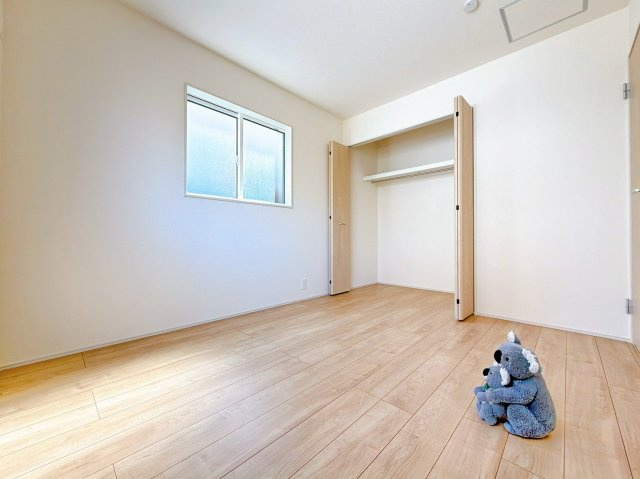 【洋室】 | 前橋市下新田　平屋　新築住宅 | 広さはお子様の勉強部屋にも適した広さ！
勉強机や本棚などの家具を置いてもフリースペースも確保することができます。