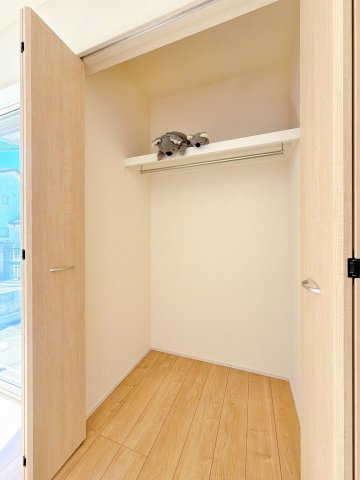 【収納】 | 前橋市下新田　平屋　新築住宅 | 大切な人にもらったプレゼント、子どもが描いてくれた似顔絵、何度も読んだお気に入りの本、。まとめて大事に閉まっておける広々収納。