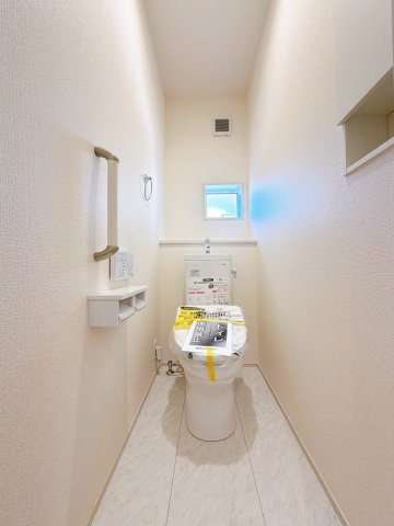 【トイレ】 | 前橋市下新田　平屋　新築住宅 | 清潔感にあふれた空間と機能的な洗浄装置。毎日何度も使う場所だから快適に。便利に。