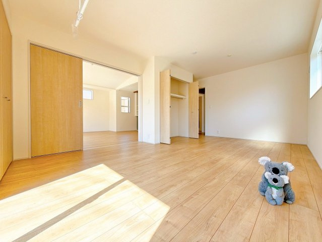 【洋室】 | 前橋市下新田　平屋　新築住宅 | 間仕切り対応可能(4LDK可)明るく開放的な洋室。
