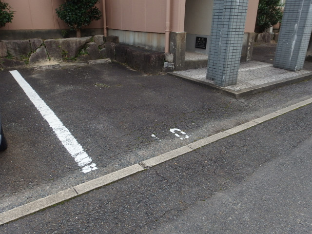 Ｇフォータン１８の駐車場