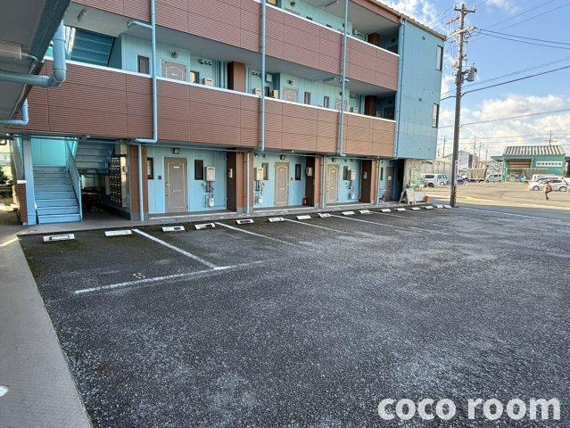 マーガレットタウンの駐車場
