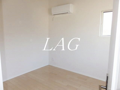 【居間・リビング】 | アザーレ西生田 | 洋室のお部屋です。