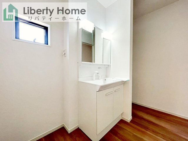 土浦市木田余1期　新築戸建　4号棟の独立洗面台