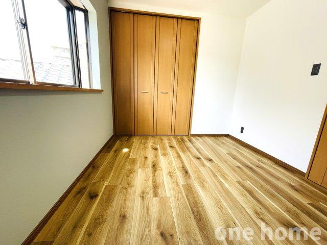 十三東4丁目中古戸建の洋室|◆3階約5.5帖洋室 別角度です！
◆【onehome専任物件】売主様→当社→お客様の関係でご内覧～商談までスムーズです!!