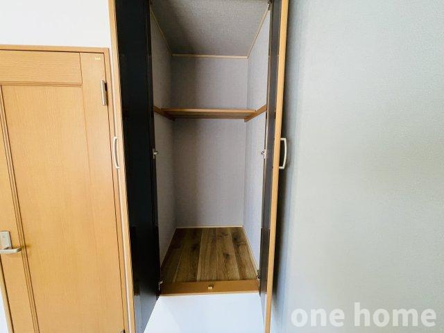 十三東4丁目中古戸建の収納|◆3階約5.5帖洋室には物入もあり収納豊富！収納家具を最低限に住空間を有効活用できます！
◆【onehome専任物件】売主様→当社→お客様の関係でご内覧～商談までスムーズです!!