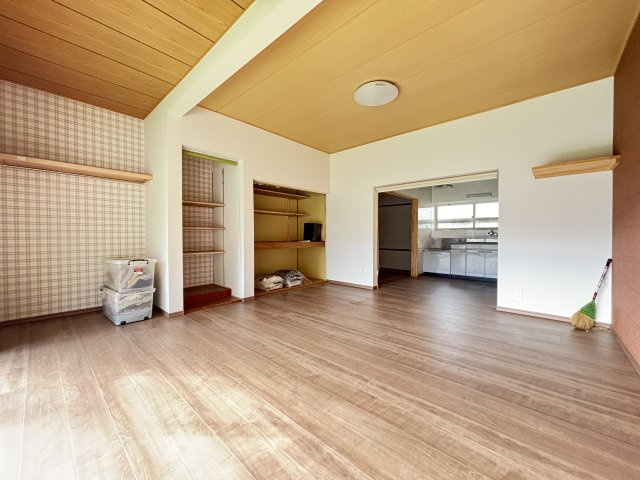 【洋室】 | 大牟田市歴木 | ☆リビングとして利用できる洋室！（和室からリノベーション済！）☆収納付き！☆
