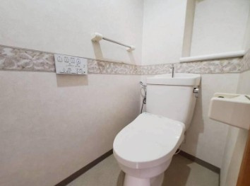 高知市北本町4丁目サーパス北本町第2　中古マンションのトイレ|快適設備の温水洗浄便座付き