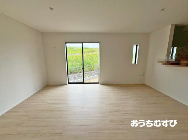 春日井市上条町9丁目(全4棟)の居間・リビング