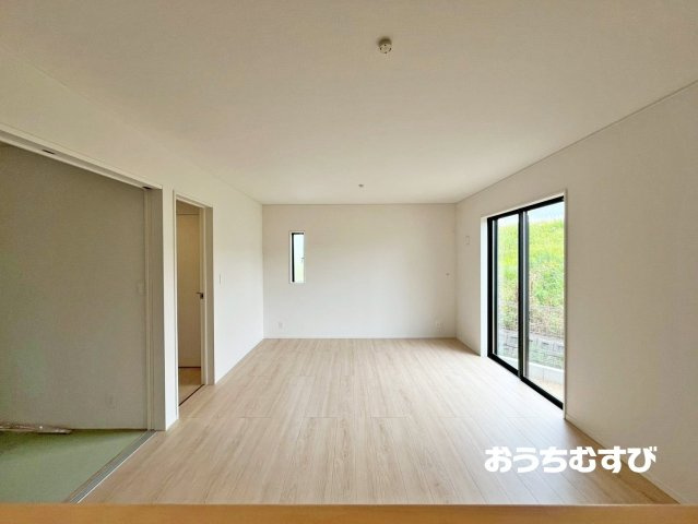 春日井市上条町9丁目(全4棟)の居間・リビング