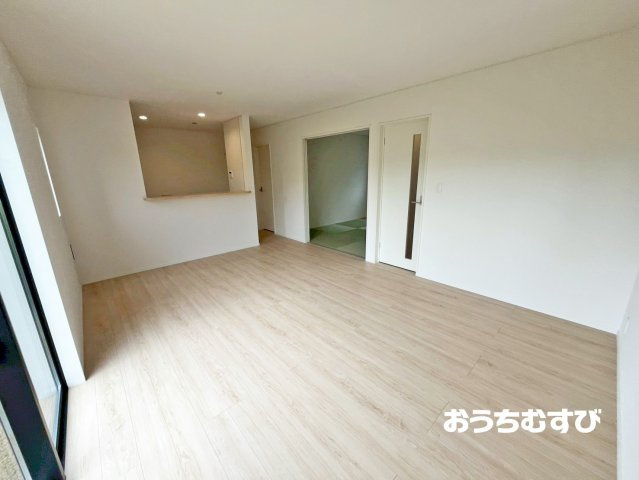 春日井市上条町9丁目(全4棟)の居間・リビング