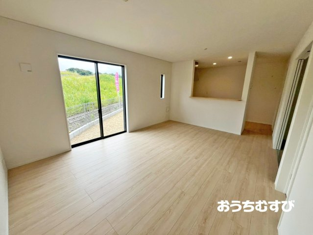 春日井市上条町9丁目(全4棟)の居間・リビング