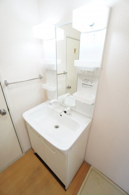 【独立洗面台】 | ニューエクセルハイム | ※同物件・同タイプの写真です。