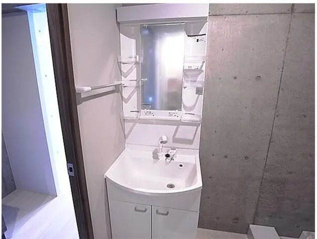 ベニッシモ西宮の独立洗面台