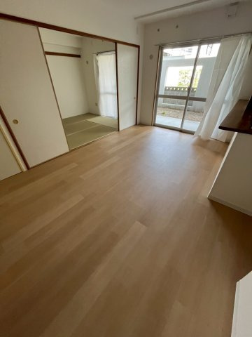 UR浜甲子園さくら街　1号棟の居間・リビング