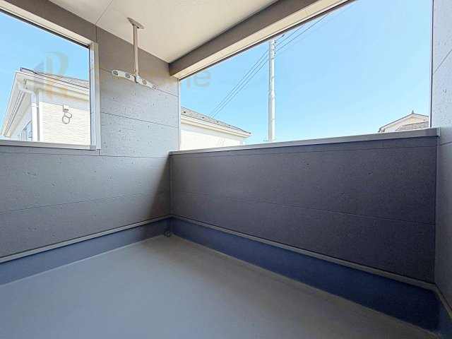 常総市本石下第12　新築戸建て　1号棟のバルコニー|急な雨でも安心のインナーバルコニー♪忙しいご夫婦も大満足♪