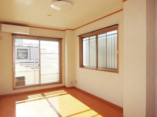 メゾン中野の洋室