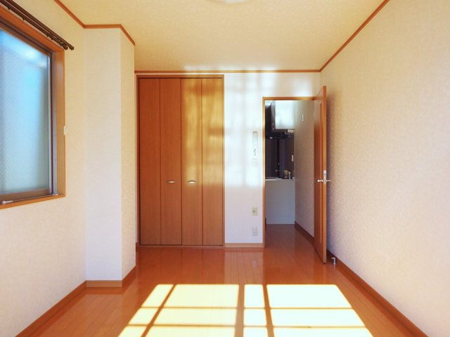 メゾン中野の洋室