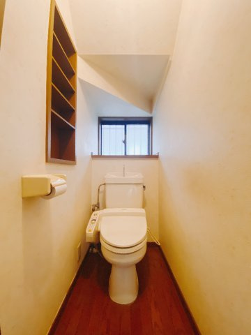 【中古戸建】前橋市下石倉町のトイレ|■トイレ｜1階、2階にもトイレをご用意しております♪窓付きなので常に換気もでき、綺麗保てます♪