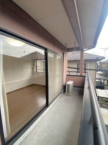 【中古戸建】前橋市下石倉町のバルコニー|■バルコニー｜プライバシーが守られたインナーバルコニーは、くつろぎの空間としても、アウトドアの空間としても活躍をしてくれます。