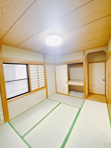 【中古戸建】前橋市下石倉町の和室|■1階和室｜和室でしか味わえない畳ならではの香りや素材で和のやすらぎを感じてください♪休日はお子様とお昼寝するのにも最適です！