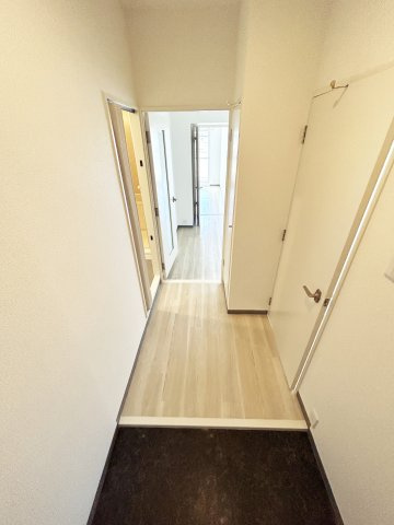 ヴィラスリースターツルハマの玄関