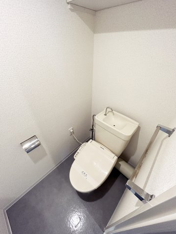 ヴィラスリースターツルハマのトイレ