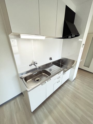 ヴィラスリースターツルハマのキッチン