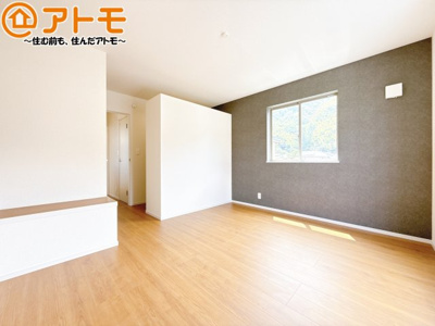 【寝室】 | 葵区大岩三丁目2期　新築戸建　全1棟 | アクセントクロスが印象的なお部屋です。お気に入りの家具に囲まれてゆったり過ごしたいですね♪