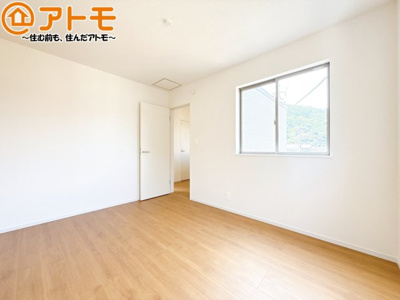 【子供部屋】 | 葵区大岩三丁目2期　新築戸建　全1棟 | 壁と床がシンプルな色合いだからこそ自分だけの空間を作れます♪お部屋作りのイメージは順調でしょうか♪