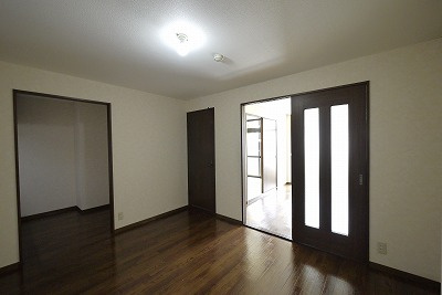 シャインブライトリー寿館の居間・リビング|※写真は別の部屋のものです。