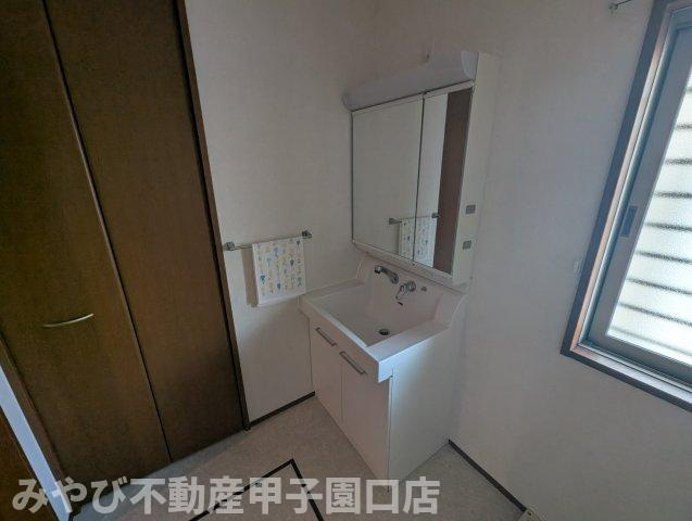 YUSEI　RESIDENCE甲子園5の洗面所